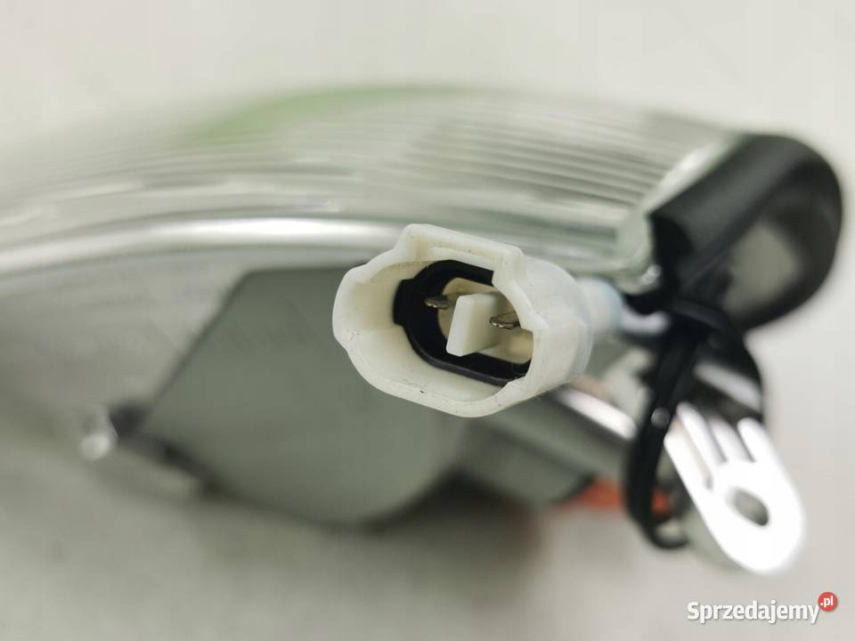 KIERUNKOWSKAZ PRAWY PRZÓD SUBARU JUSTY II 2003 osobowe