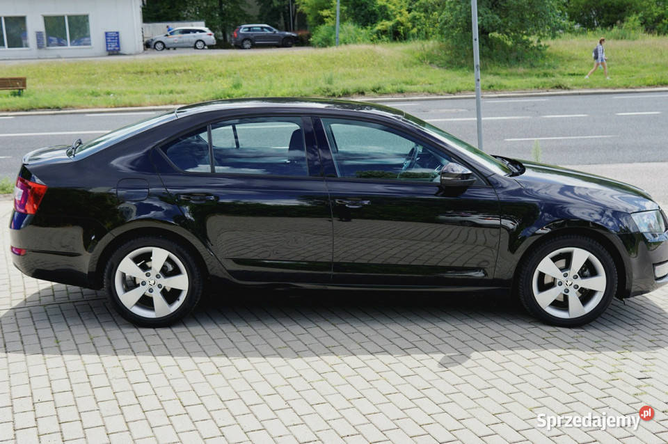 koda Octavia salon Polska 16 TDi 150 Elegance komputer pokładowy Warszawa