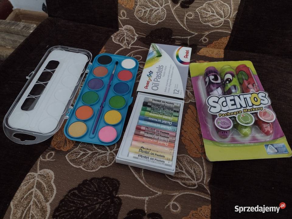 Zestaw Przybory szkolne podkarpackie Komorów sprzedam