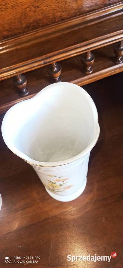 Wazon z subtelnymi kwiatami w trzech kasetonach pomorskie