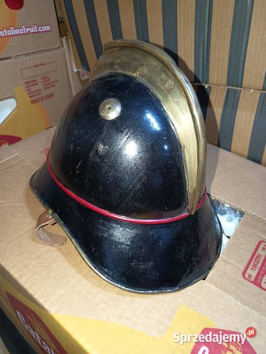 Stary hełm kask z grzebieniem emblemat Krzyż
