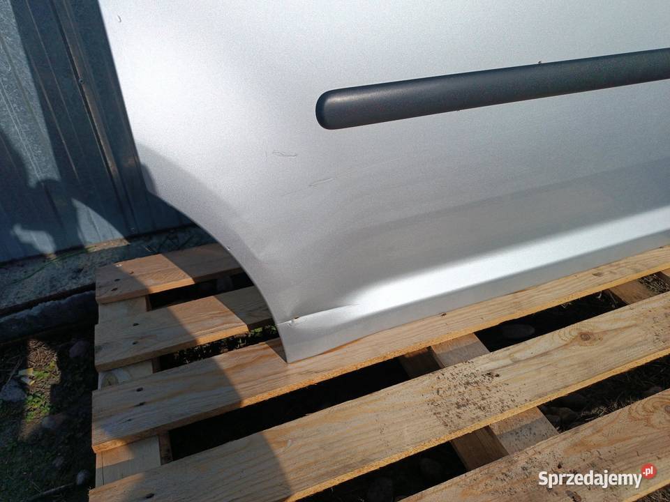 DRZWI PRAWY TYŁ LA7W VW CADDY 2K Drzwi sprzedam