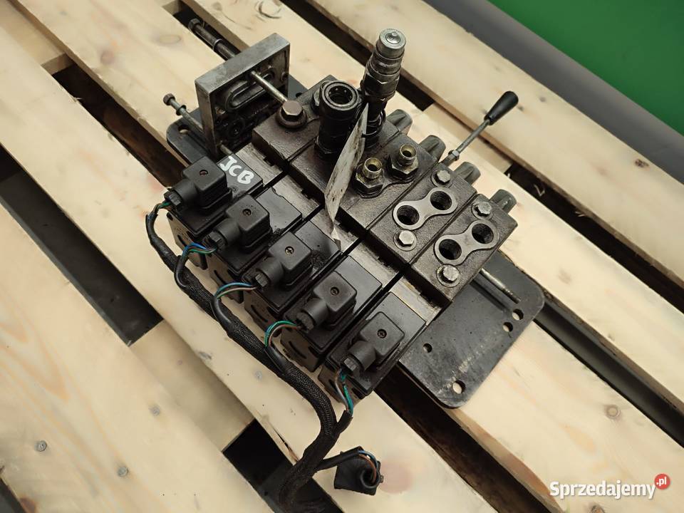 Rozdzielacz hydrauliczny 157H3889 MATBRO TS 260 Pozostałe Pozostałe