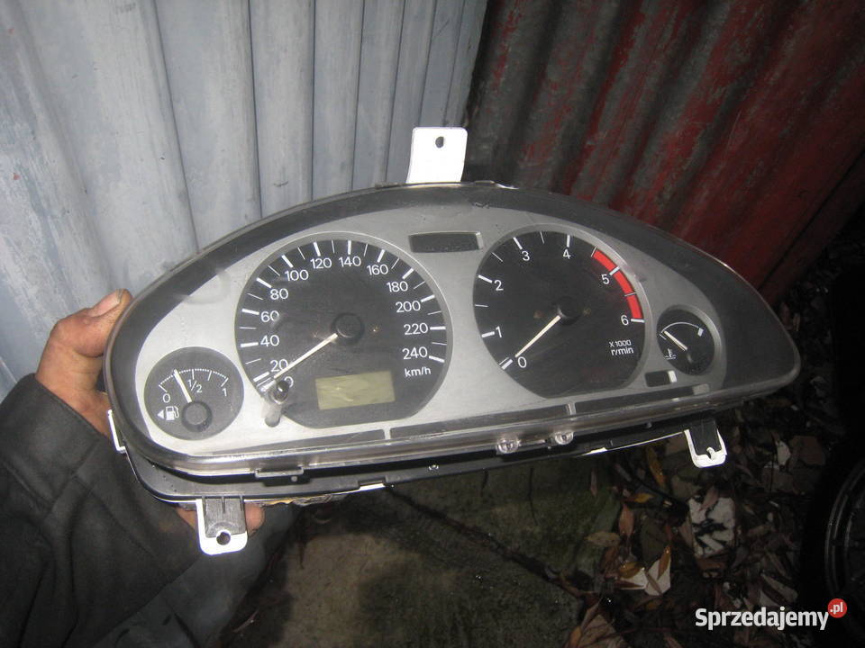 Zegary liczniki Mitsubishi Carisma 9604 diesel Rok produkcji 2002 Kraków