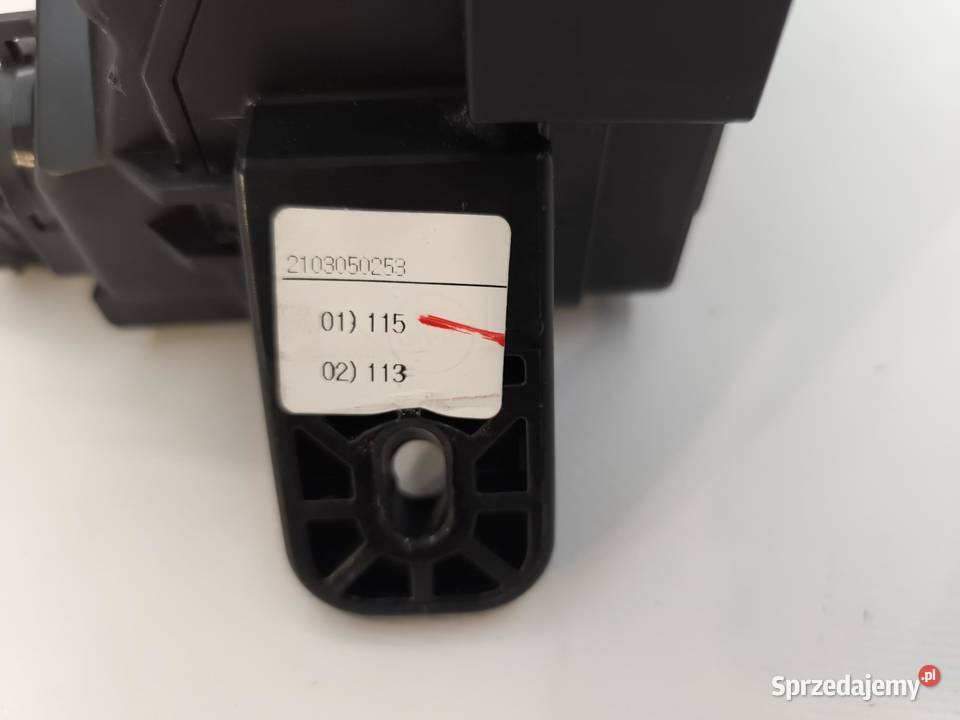 SKRZYNKA BEZPIECZNIKÓW HYUNDAI BAYON 12