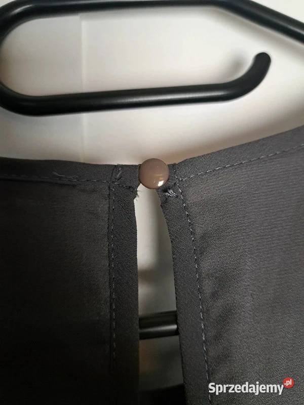 Szara bluzka z koronką i falbanami marki Pleione szary/srebrny