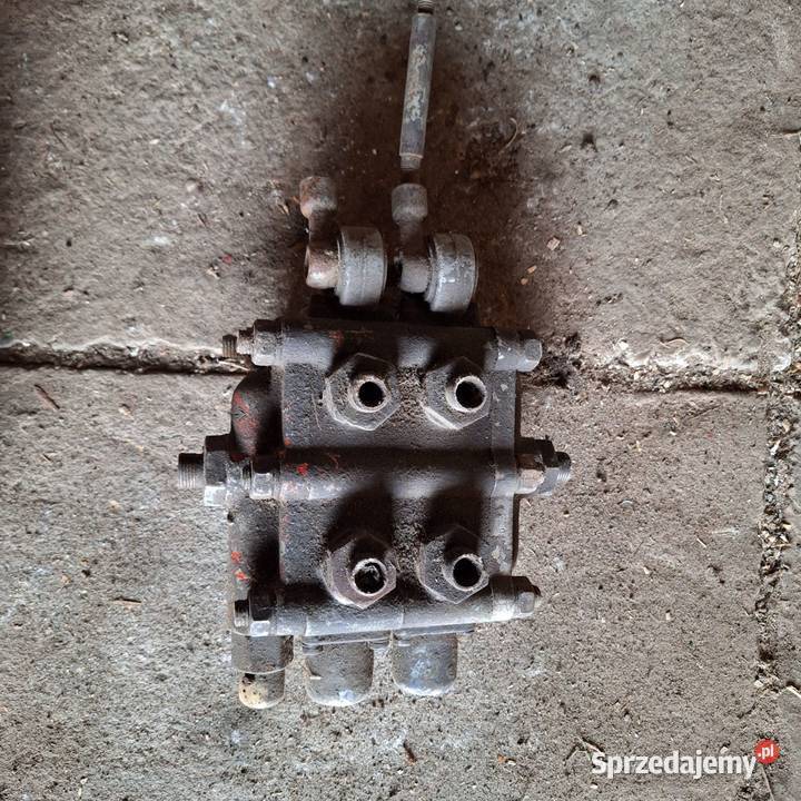 Rozdzielacz dwusekcyjny Tuchola Układ hydrauliczny Suchowola