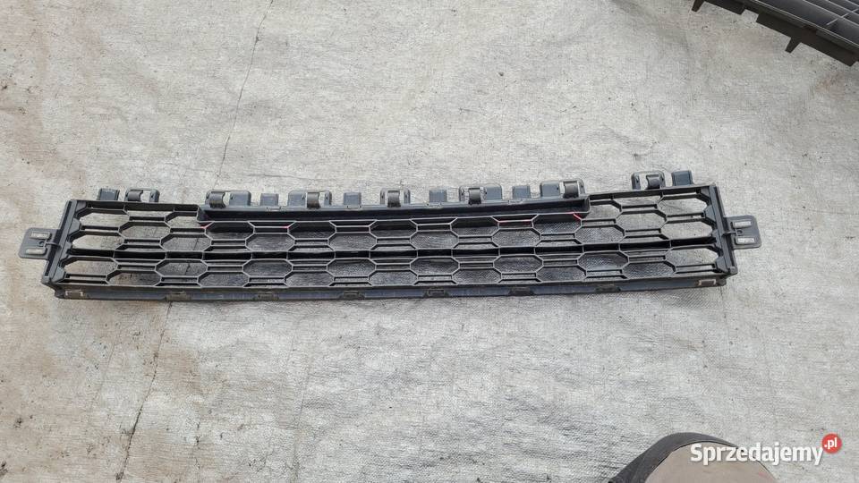 SKODA OCTAVIA IV 4 KRATKA ZDERZAKA ŚRODKOWA osobowe Ruda Śląska