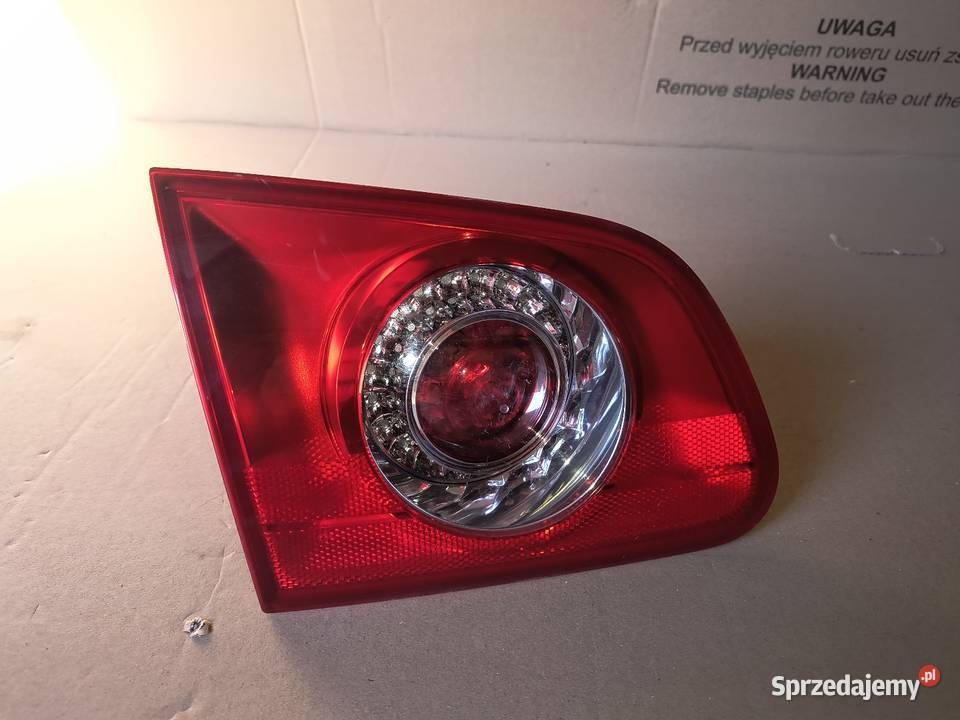 Vw Passat B6 kombi lampa tył tylna lewa w klapę Lampy tylne Domasław