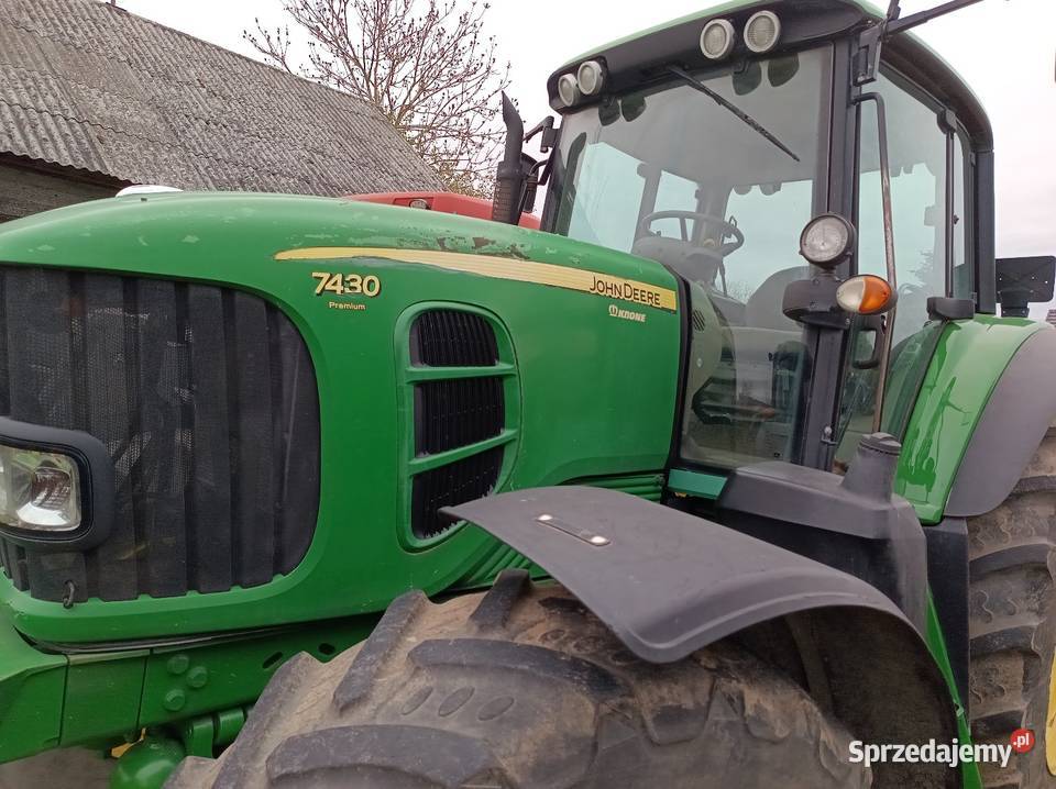 Ciągnik rolniczy John Deere z ładowaczem bez