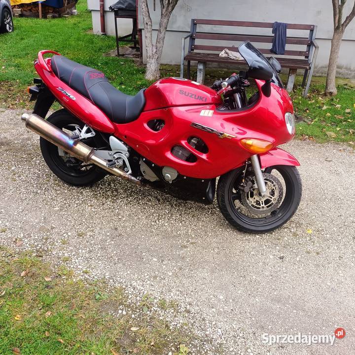 serdecznie mam na sprzedanie Suzuki GSXF 750 Suzuki