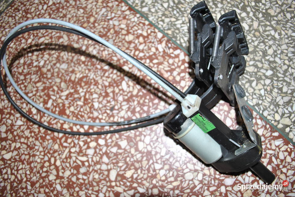 Napęd regulacji szerokości oparcia fotela Poręba