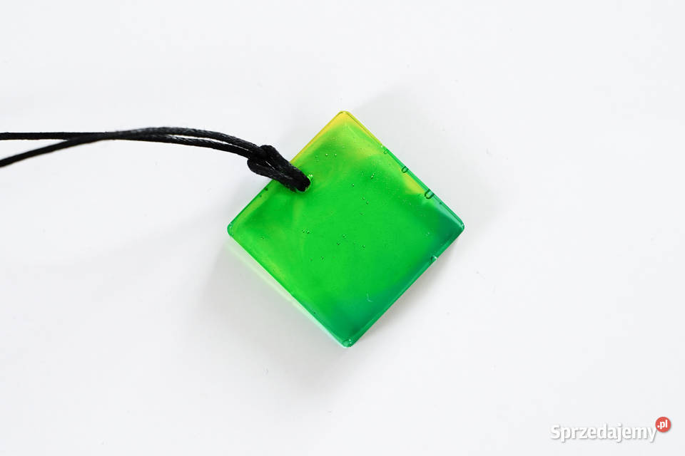 Zielony kwadratowy wisiorek z żywicy epoksydowej Warszawa