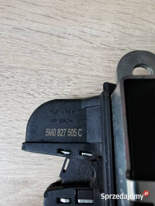 VW GOLF SEAT ZAMEK KLAPY TYŁ 5M0827505C Luzino