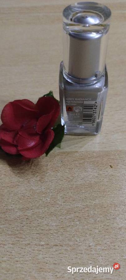 Lakier do paznokci Srebrno Biały Dla kobiet Manicure, pedicure Lublin sprzedam