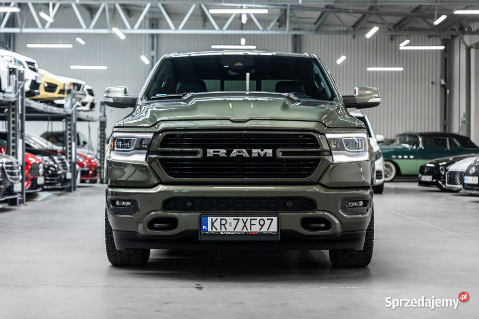 RAM 1500 57 V8 HEMI Laramie Crew Cab Salon podgrzewane fotele