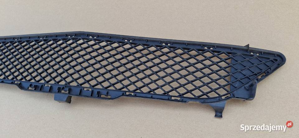 MERCEDES BKLAASA W246 KRATKA ZDERZAKA ŚRODKOWA Zderzaki