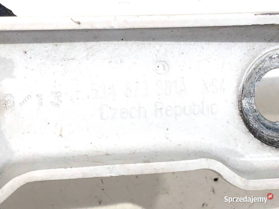 ZAWIAS MASKI LEWY PRZÓD SKODA RAPID Hatchback