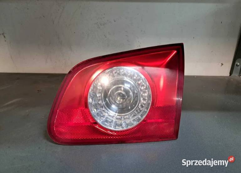 Lampa klapy prawy TYŁ VW PASSAT B6 KOMBI prawe Chrząstów