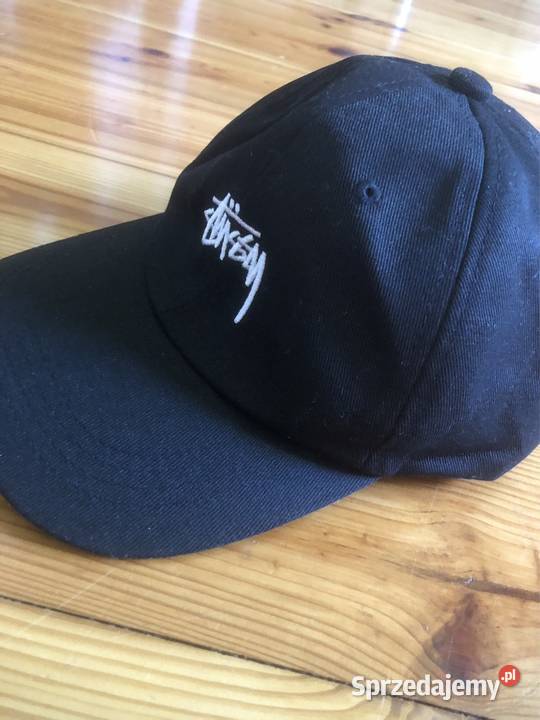 Czarna czapka z daszkiem Stssy Głogów