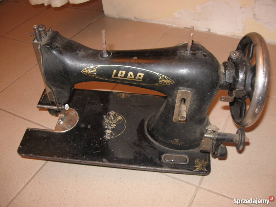 zabytkowa maszyna do szycia Lada Kłaj