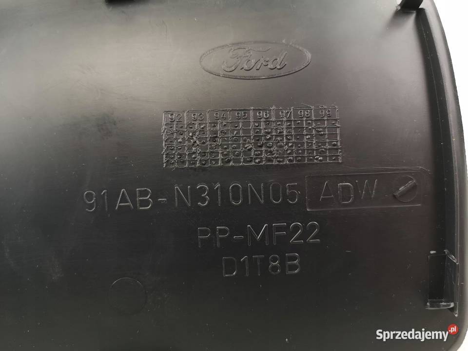 ZAŚLEPKA LAMPY LEWY TYŁ FORD ESCORT KOMBI 9095 osobowe