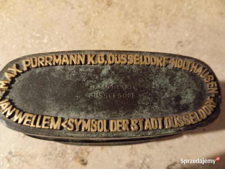 Porządki domowe stare pudełko