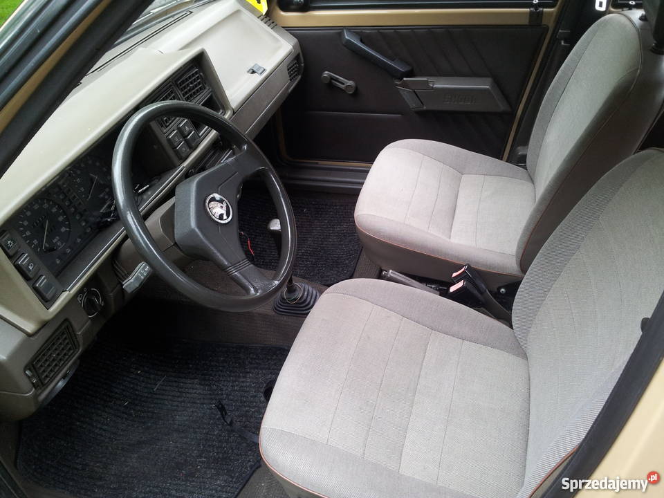 Nietuzinkowa Skoda Favorit Idealna na Złombol garażowany