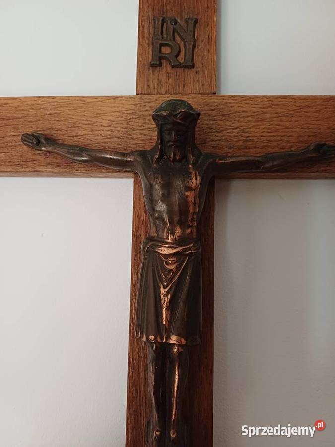 stary zabytkowy krzyż