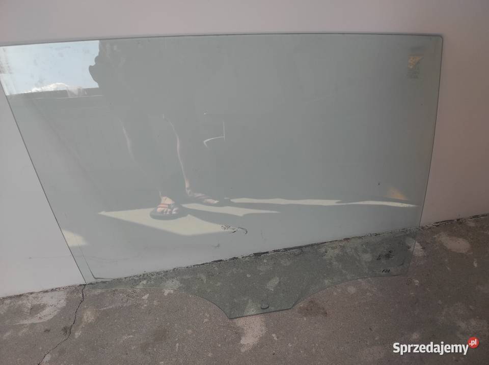 BMW seria 1 szyba tył boczna sprzedam