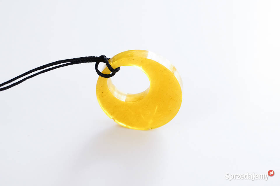 Okrągły wisiorek z żywicy epoksydowej kolor