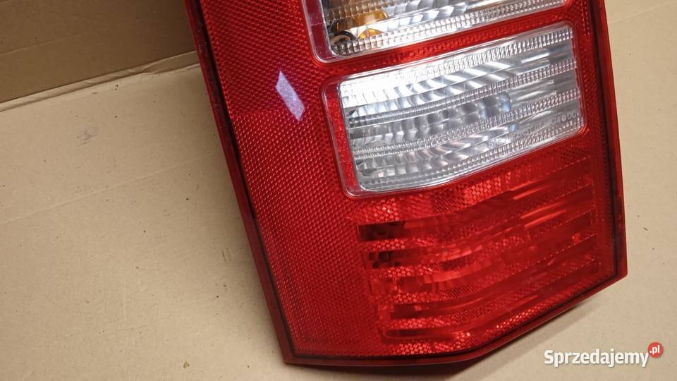 JEEP PATRIOT PK LAMPA TYŁ LEWA Zbierkowo