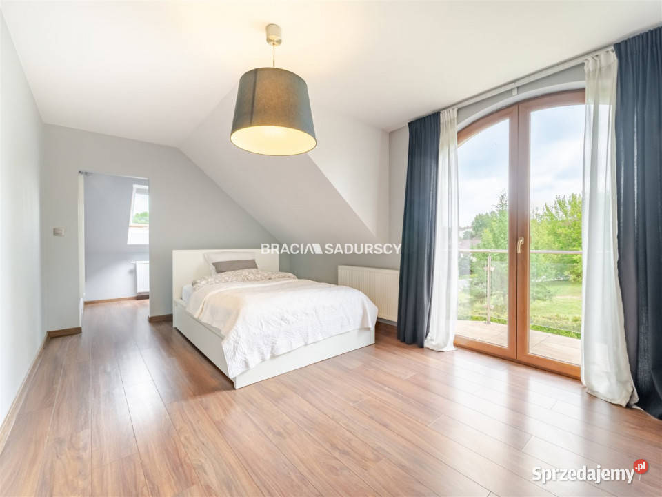 Dom wolnostojący do sprzedania 2858m2 Wieliczka 2 piętra małopolskie
