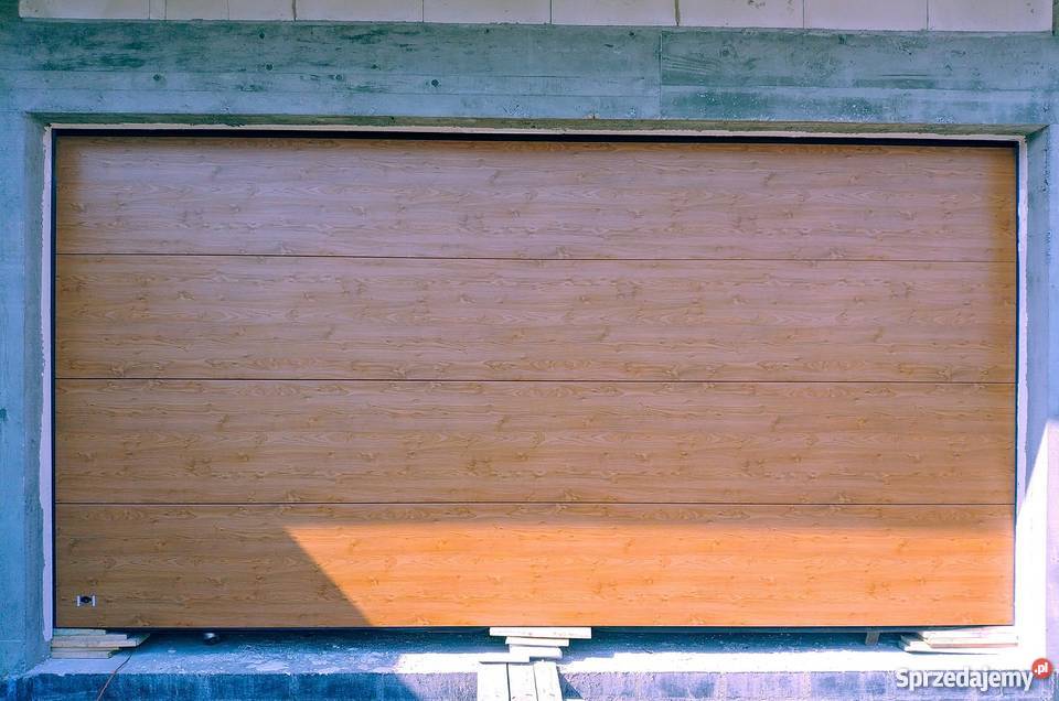 Brama Garażowa Segmentowa Uchylna Dwuskrzydłowa Pułtusk