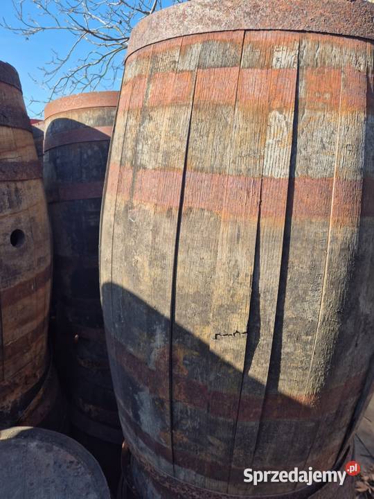 Dębowe beczki whisky mokre
