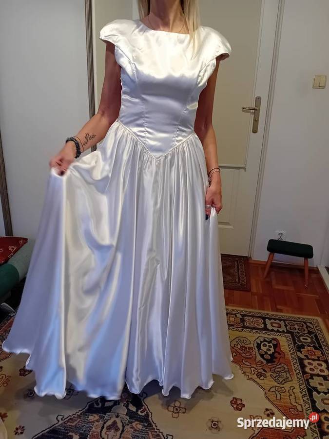 suknia ślubna atłasowa projektowana Warszawa