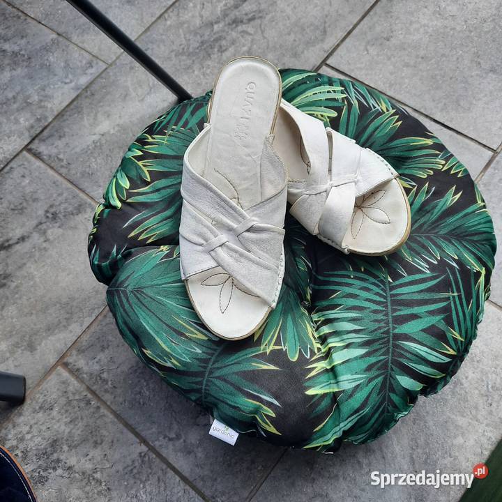 Białe klapki ze skóry naturalnej firmy Quazi skóra Wrocław