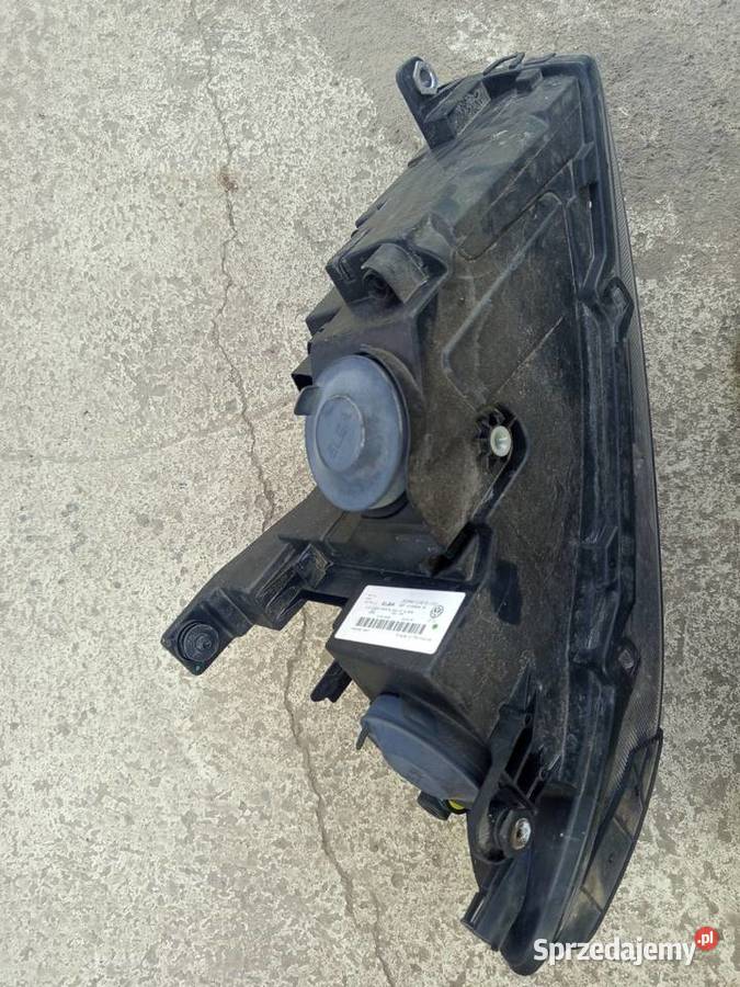 Reflektor prawy VW caddy 20 roku orginalny osobowe Rzeszów sprzedam