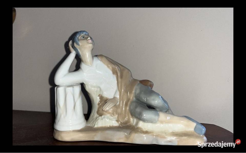 Figurka młodzieńca leżącego Casades Valencia Gdańsk