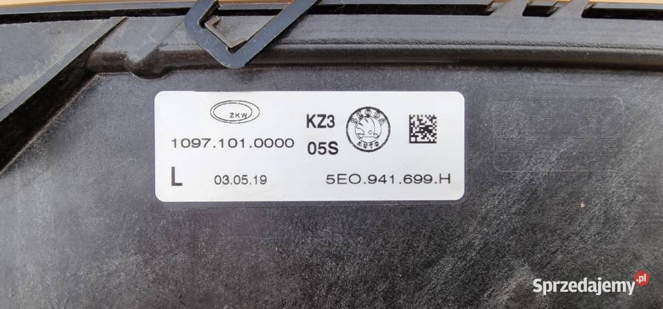 SKODA OCTAWIA III 3 LIFT HALOGEN LED DRL LEWY