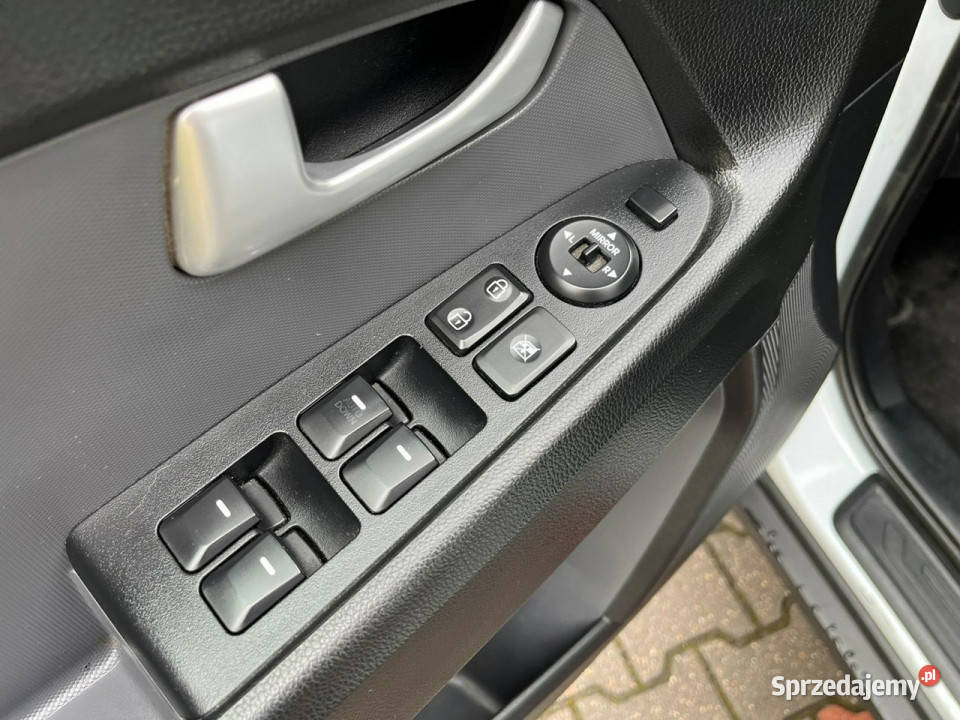 Kia Sportage 16 benzyna 135 Alu felgi 18 elektryczne lusterka sprzedam