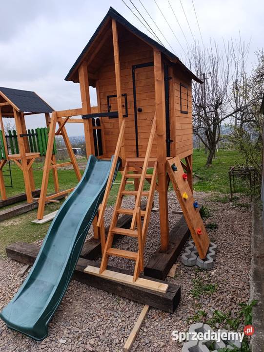 Place zabaw wieże domki drewniane w różnej Wieliczka
