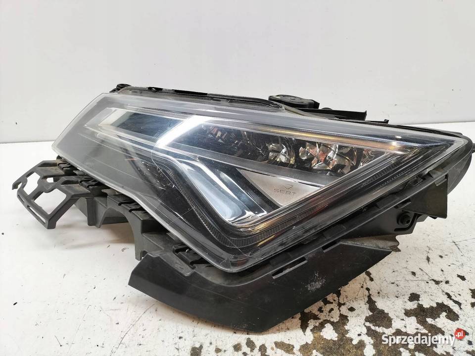 LAMPA PRZÓD LEWA FULL LED LEKKO USZKODZONA