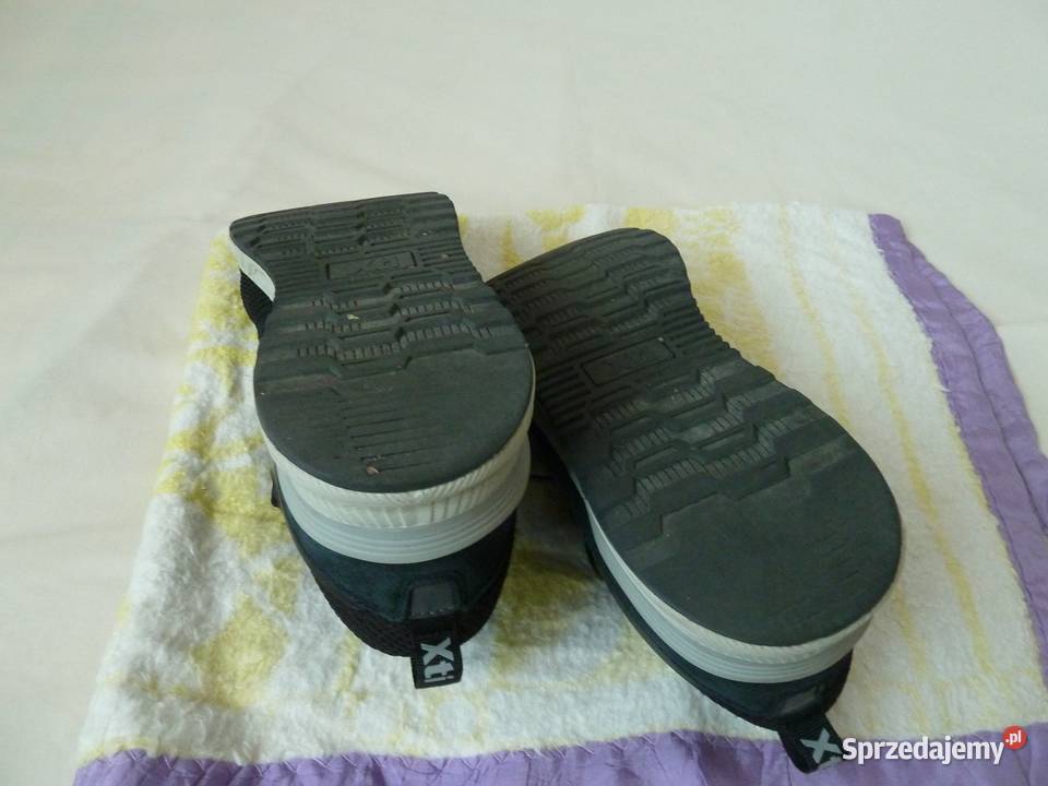 czarne sneakersy firmy Xti Warszawa