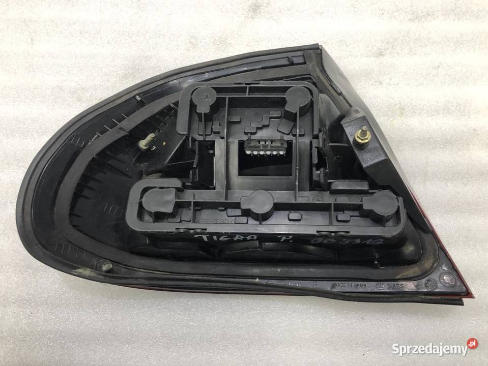 LAMPA PRAWY TYŁ TYLNA OPEL TIGRA 90482001 osobowe
