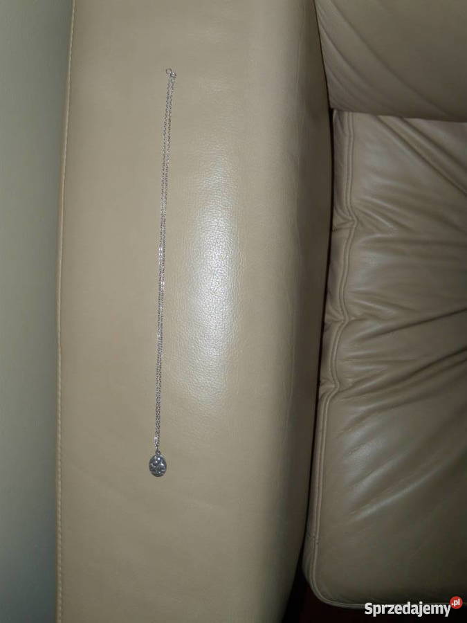 Srebrna zawieszka z Matką Boską na srebrnym Warszawa