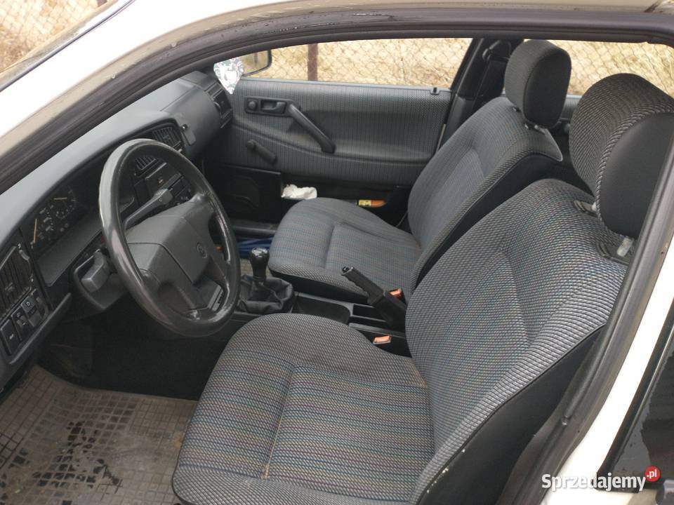 VW Passat B3 Kombi 18 na chodzie Passat Bierutów