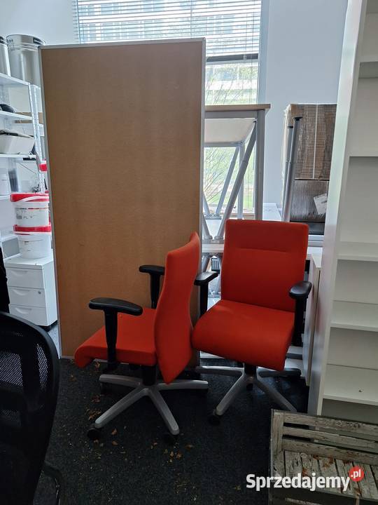 Syndyk sprzeda wyposażenie biurowe i pomorskie sprzedam