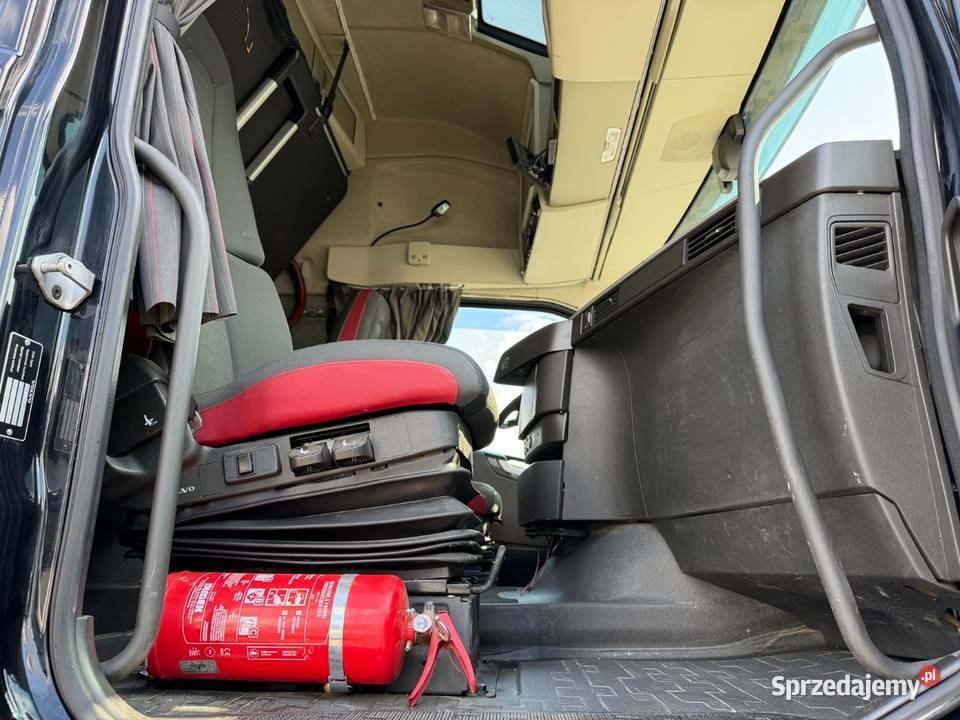 Ciagnik VOLVO FH Nowy model tez leasing ciagnika Warszawa