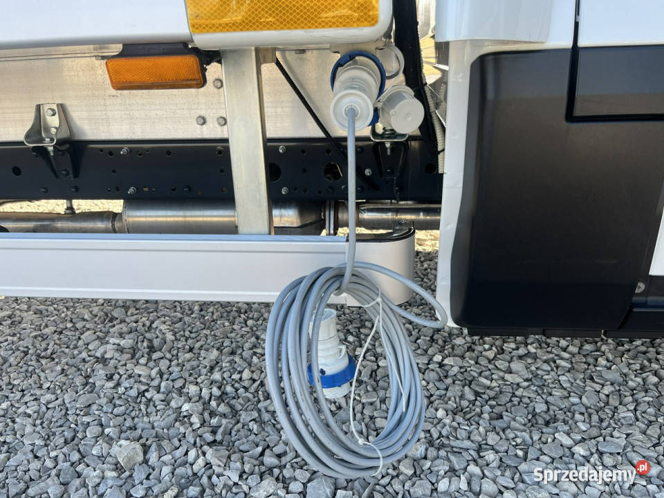 Iveco Daily 35S18 HiMatic Winda750 Chłodnia Motoryzacja świętokrzyskie Daleszyce